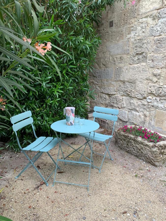 Gite De La Tour Des Abbes Fontvieille Εξωτερικό φωτογραφία