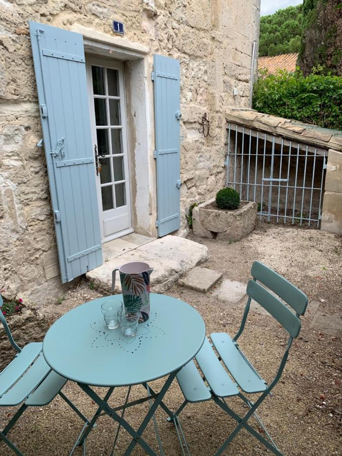 Gite De La Tour Des Abbes Fontvieille Εξωτερικό φωτογραφία
